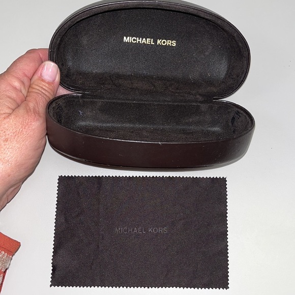 Michael Kors large hard brown case with cleaning cloth - Picture 8 of 8